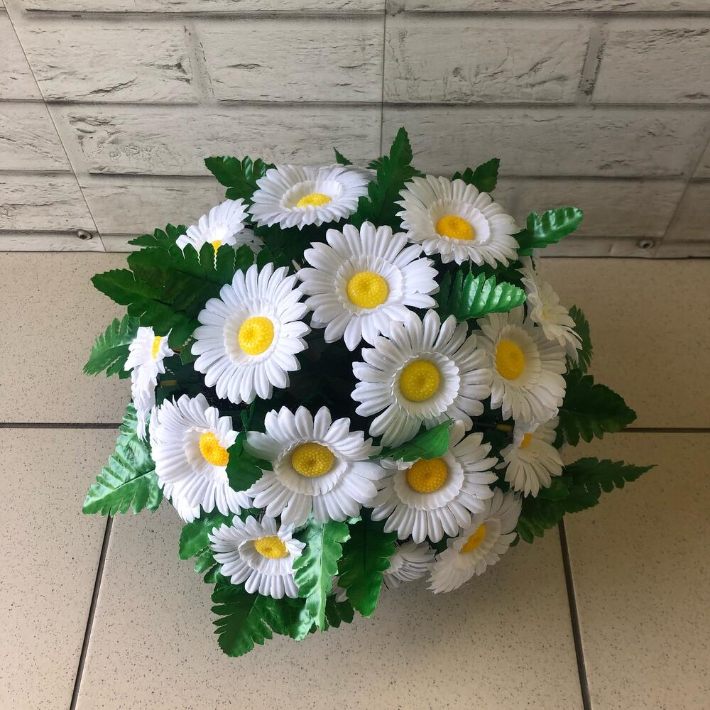 Полянка из искусственных цветов Полянка из искусственных цветов